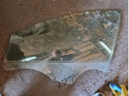 Скло переднє ліве